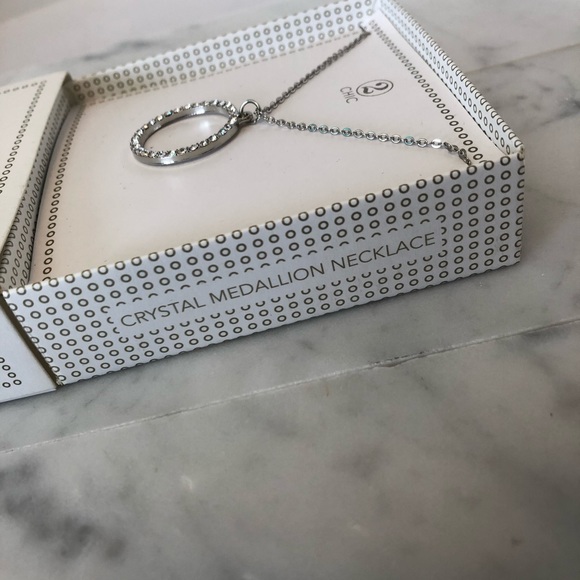 Crystal medallion necklace - Picture 3 of 4